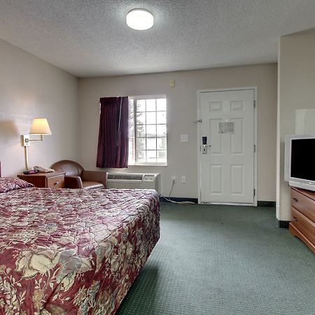 Intown Suites Extended Stay Raleigh Nc - Capital Blvd Exteriér fotografie